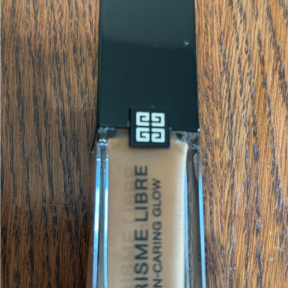 Givenchy Prisme Libre skin caring glow foundation in shade 5-W385